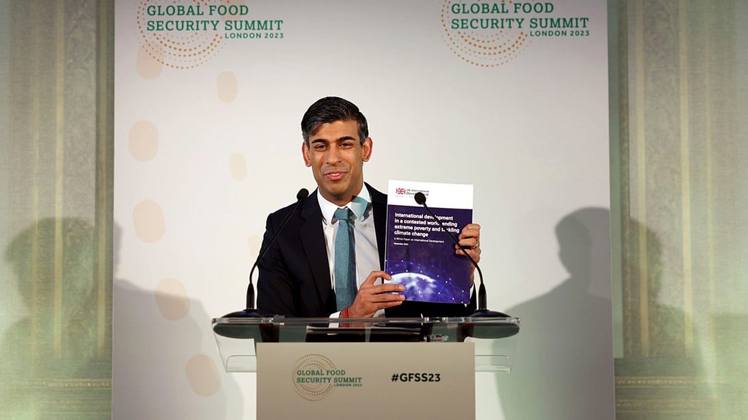El primer ministro del Reino Unido, Rishi Sunak, inaugura la Cumbre Mundial sobre Seguridad Alimentaria en Londres, el lunes 20 de noviembre de 2023.