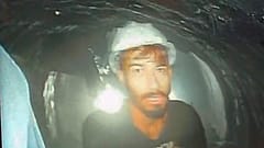 أحد العمال المحاصرين داخل نفق منهار في سيلكيارا، في ولاية أوتارانتشال شمال الهند، 21 نوفمبر 2023