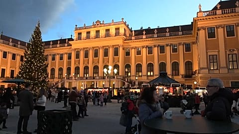 Vienna Christmas market marks 30 years of festivities