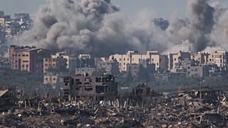 Израильская армия расширяет наступление в секторе Газа на 46-й день войны
