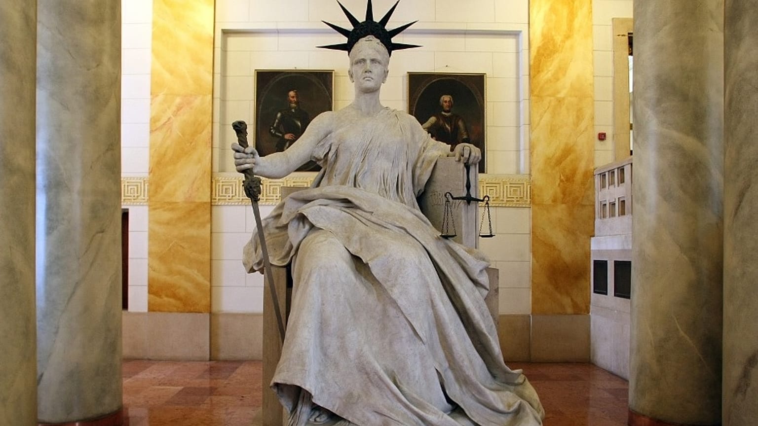 Justitia szobra a Magyar Kúria épületében