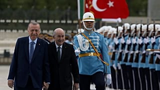 الرئيس التركي رجب طيب أردوغان ونظيره عبد المجيد تبون في الجزائر.