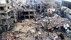 دمار بعد قصف اسرائيلي في مخيم جباليا، قطاع غزة