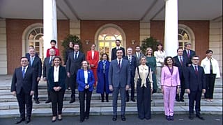 Imagen del nuevo Gobierno de España, presidido por el socialista Pedro Sánchez, antes de su primer Consejo de Ministros de la nueva legislatura.