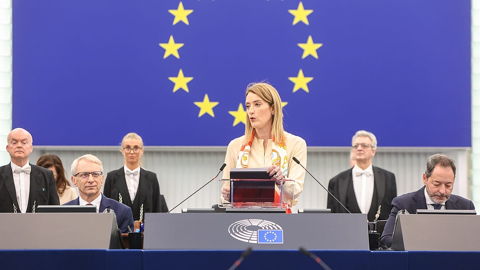 Роберта Метсола пригласила премьер-министра Болгарии Николая Денкова выступить в Европарламенте.