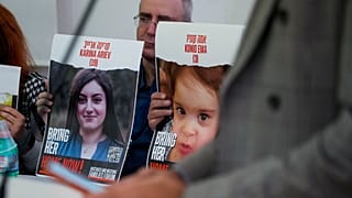 Συγγενείς ομήρων στο Εβραϊκό Κέντρο της Ρώμης