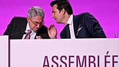 Vivendi Chairman of the Supervisory Board, Yannick Bollore (R) talks with CEO of Vivendi, Arnaud de Puyfontaine (L) during the group's general assembly, on April 24,2023