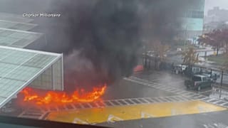 Brennendes Auto an der amerikanisch-kanadischen Grenze