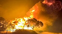 Außer Kontrolle geratener Brand bei Perth