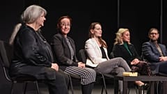 Pogány Judit, Bíró Kriszta, Hámori Gabriella, Kerekes Éva és Vajda Milán a színpadon
