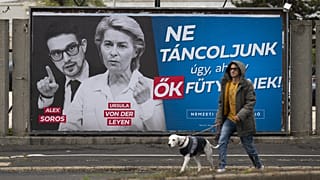 A nemzeti konzultációt hirdető plakát Budapesten