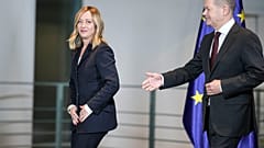 Giorgia Meloni olasz miniszterelnök és Olaf Scholz német kancellár szerdán Berlinben