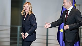 Giorgia Meloni olasz miniszterelnök és Olaf Scholz német kancellár szerdán Berlinben