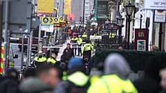İrlanda'nın başkenti Dublin'in Parnell Meydanı'nda bir okulun önünde bıçaklı saldırı meydana geldi