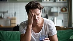 خماری صبح پس از نوشیدن الکل