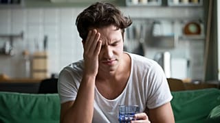 خماری صبح پس از نوشیدن الکل