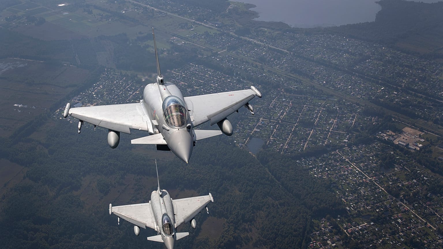 Eurofighter Tryphoon uçakları Almanya, İngiltere, İtalya ve İspanya ortaklığında üretiliyor