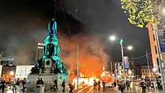 Горящий автобус в центре Дублина