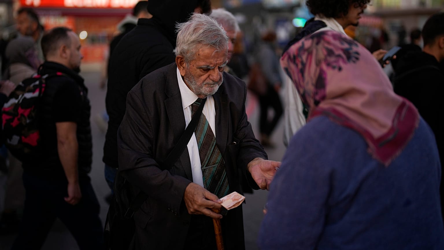 ΚΑΛΠΑΖΟΥΝ ΟΙ ΤΙΜΕΣ ΣΤΗΝ ΤΟΥΡΚΙΑ