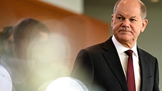 Bundeskanzler Olaf Scholz bei der Kabinettssitzung der Bundesregierung im Kanzleramt in Berlin, Mittwoch, 22. November 2023, an.