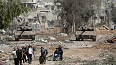 Palätinensische Flüchtlinge auf dem Weg in den nördlichen Gazastreifens am ersten Tag der mehrtägigen Waffenruhe