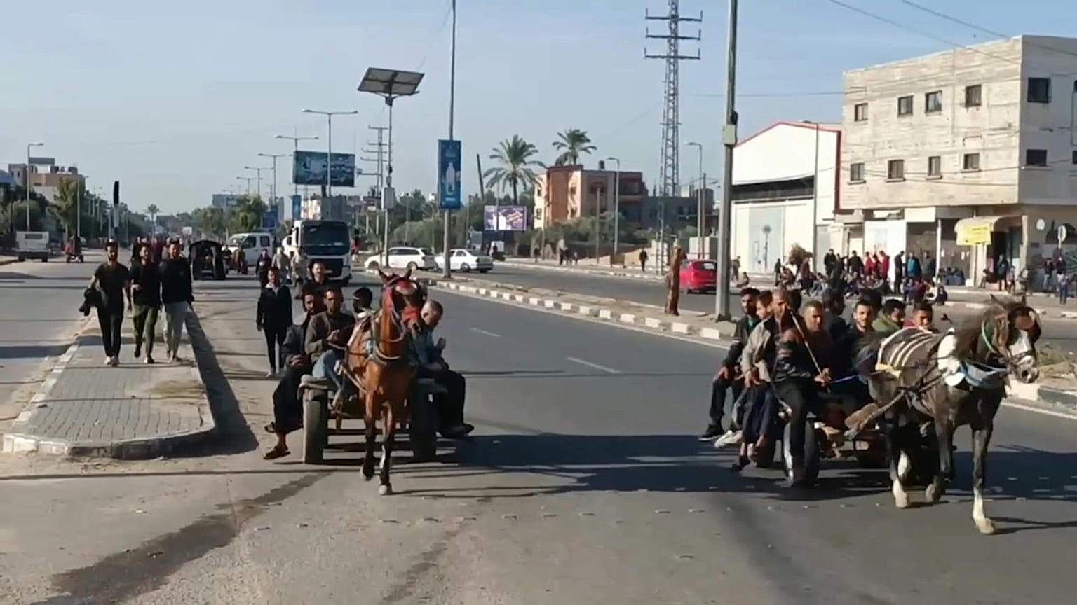 عودة عشرات العائلات من النازحين إلى بيوتهم شمال قطاع غزة