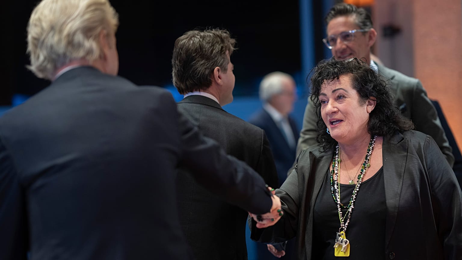 Geert Wilders a ser saudado após a vitória eleitoral