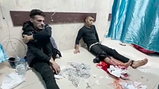 مصابون بمستشفى دير البلح
