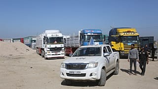 Camion umanitari all'ingresso nella Striscia di Gaza. (Valico di frontiera di Rafa, 24.11.2023)