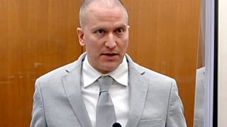 Ο Αμερικανός πρώην αστυνομικός Ντέρεκ Σόβιν, που έχει καταδικαστεί για τον φόνο του Αφροαμερικανού Τζορτζ Φλόιντ