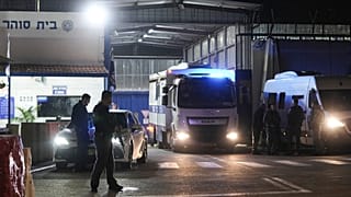 Hamás anuncia el retraso de la entrega de rehenes por violaciones del acuerdo por Israel