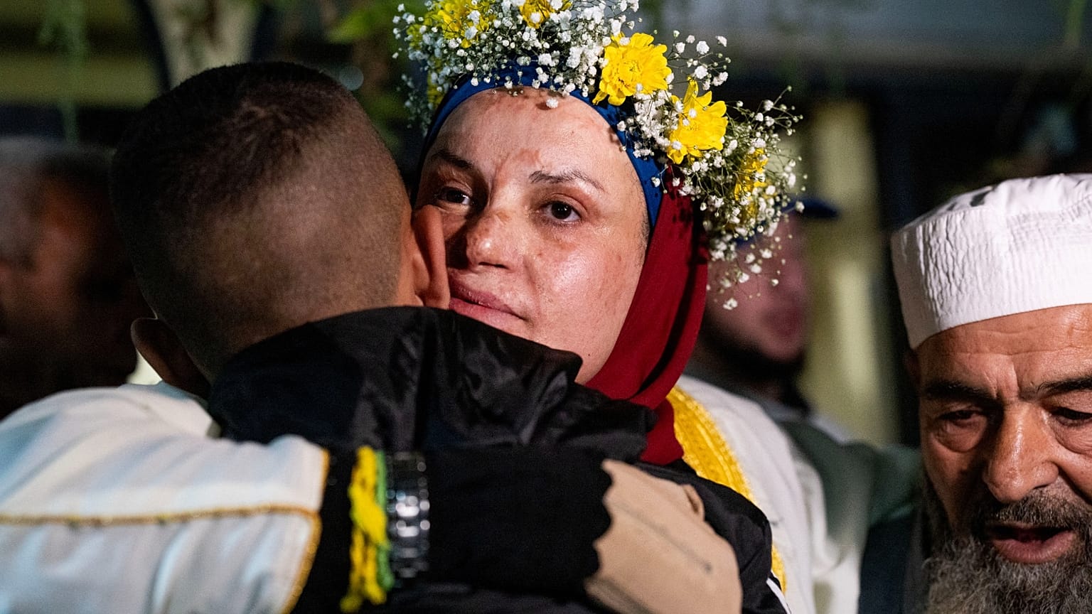 لحظة لقاء إسراء جعابيص بعائلتها