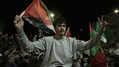 Palestinianos na Cisjordânia celebram a libertação de prisioneiros detidos por Israel