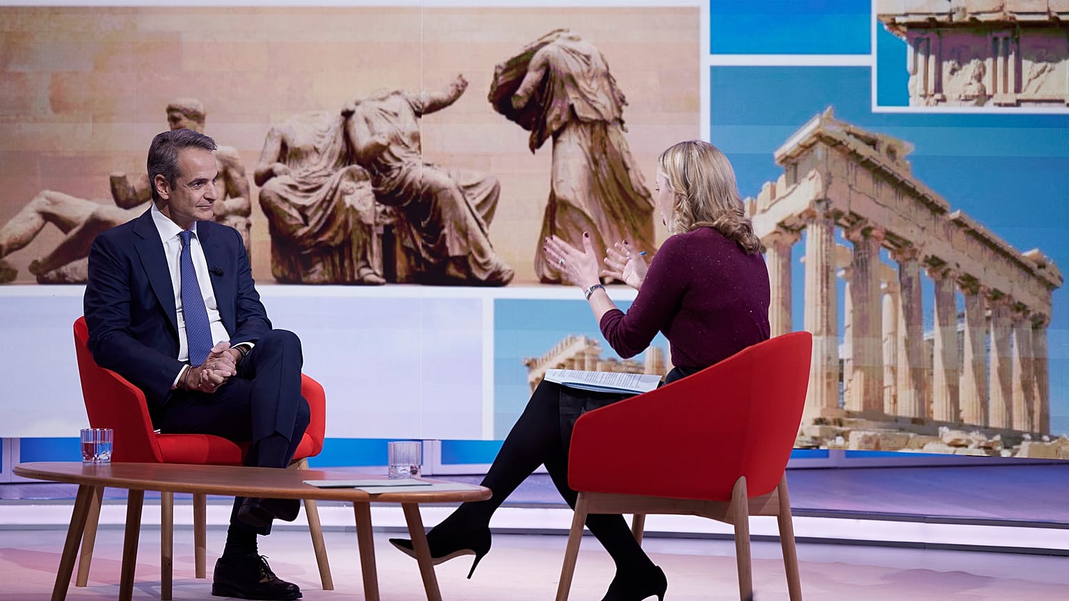  Ο πρωθυπουργός Κυριάκος Μητσοτάκης παραχωρεί συνέντευξη στον τηλεοπτικό σταθμό BBC One και στη δημοσιογράφο Laura Kuenssberg