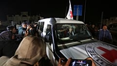 Конвой Красного Креста с заложниками на пограничном переходе "Рафах", 26 ноября 2023 года.