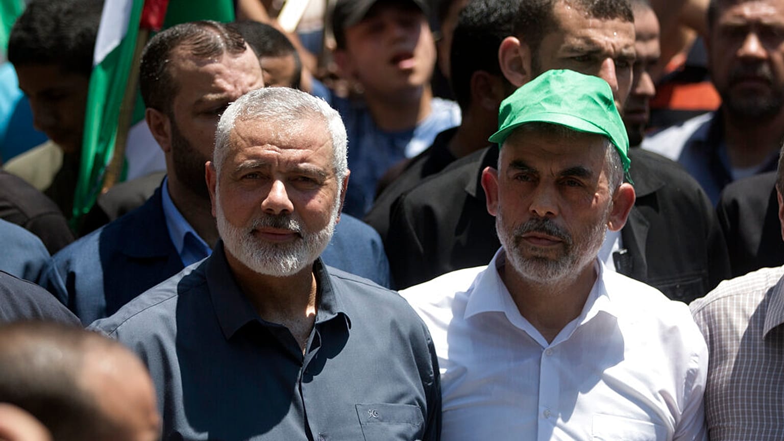 Tahran'da öldürülen Hamas siyasi büro şefi İsmail Haniye (solda) ve Hamas'ın yeni lideri Yahya Sinvar, Gazze, 26 Haziran 2019. 
