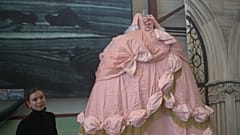 Masken und Kostüme der niederländischen Nationaloper und - Balletts standen in Amsterdam zum Verkauf