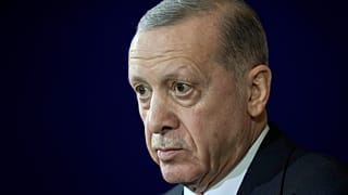 Türkiye'nin Rusya'ya kritik mal ihracatını önemli ölçüde artırması, yaptırımların delineceği endişelerine yol açıyor