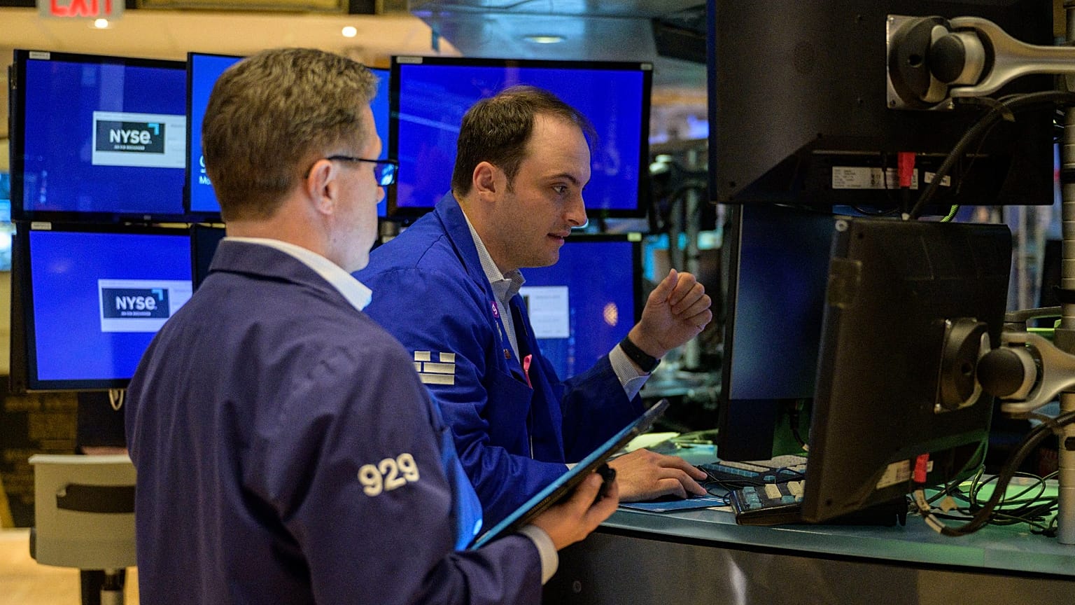  European stocks started the week on a slightly gloomy note as investors looked forward to key economic data and speeches 