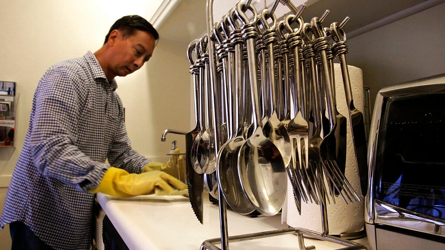 Many in the French Senate feel that Airbnb benefits from no VAT measures compared to hotels