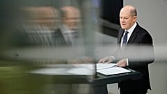 Bundeskanzler Olaf Scholz bei der Regierungserklärung im Bundestag