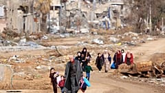 İsrail'in Gazze bombardımanı sonrası bölge halkı evlerini terk etmek zorunda kaldı
