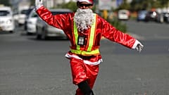 Ramiro Hinojas, o "Pai Natal Dançante", Manila