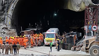 Απεγκλωβισμός εργατών από τούνελ στην Ινδία