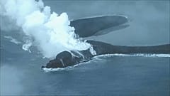 Vulkanische Aktivität auf der Insel Niijima in Japan. 