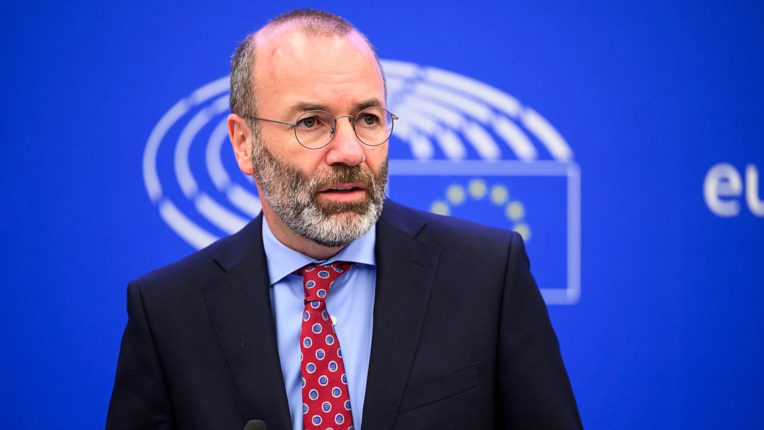 Manfred Weber, líder del Partido Popular Europeo (PPE), defendió el memorándum UE-Túnez como "lo más urgente".