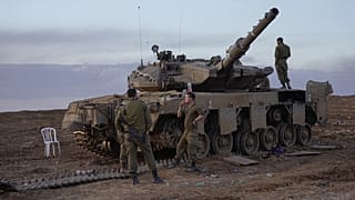 Izraeli katonák a Gázai övezet közelében