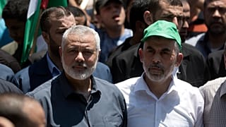 يحيى السنوار قائد حماس في قطاع غزة مع رئيس المكتب السياسي للحركة إسماعيل هنية 26/06/2019