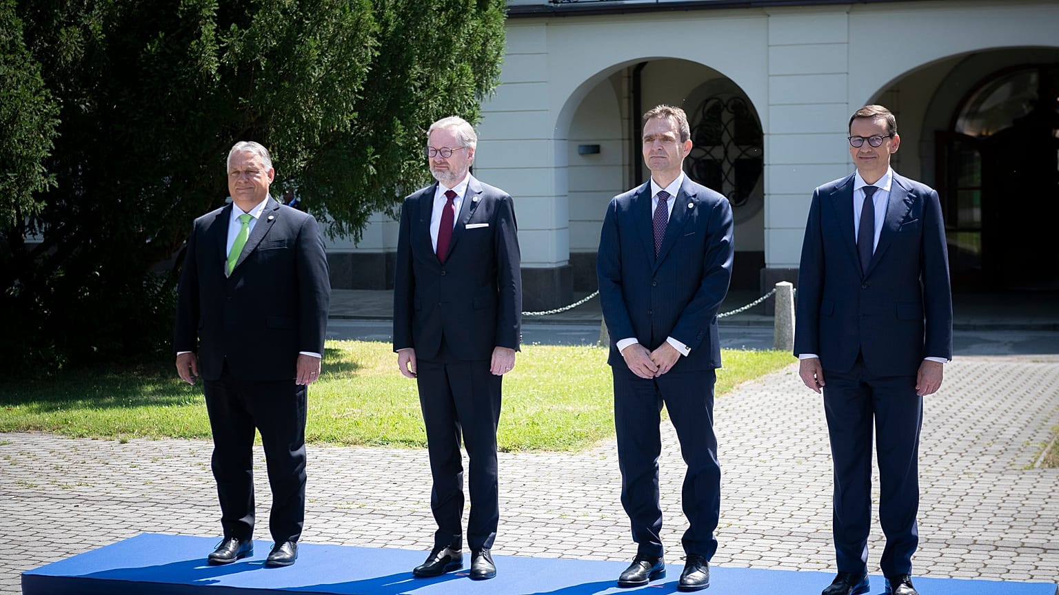 Orbán Viktor, Petr Fiala, Ódor Lajos és Mateusz Morawiecki a visegrádi országok kormányfőinek csúcstalálkozóján Pozsonyban 2023. június 26-án