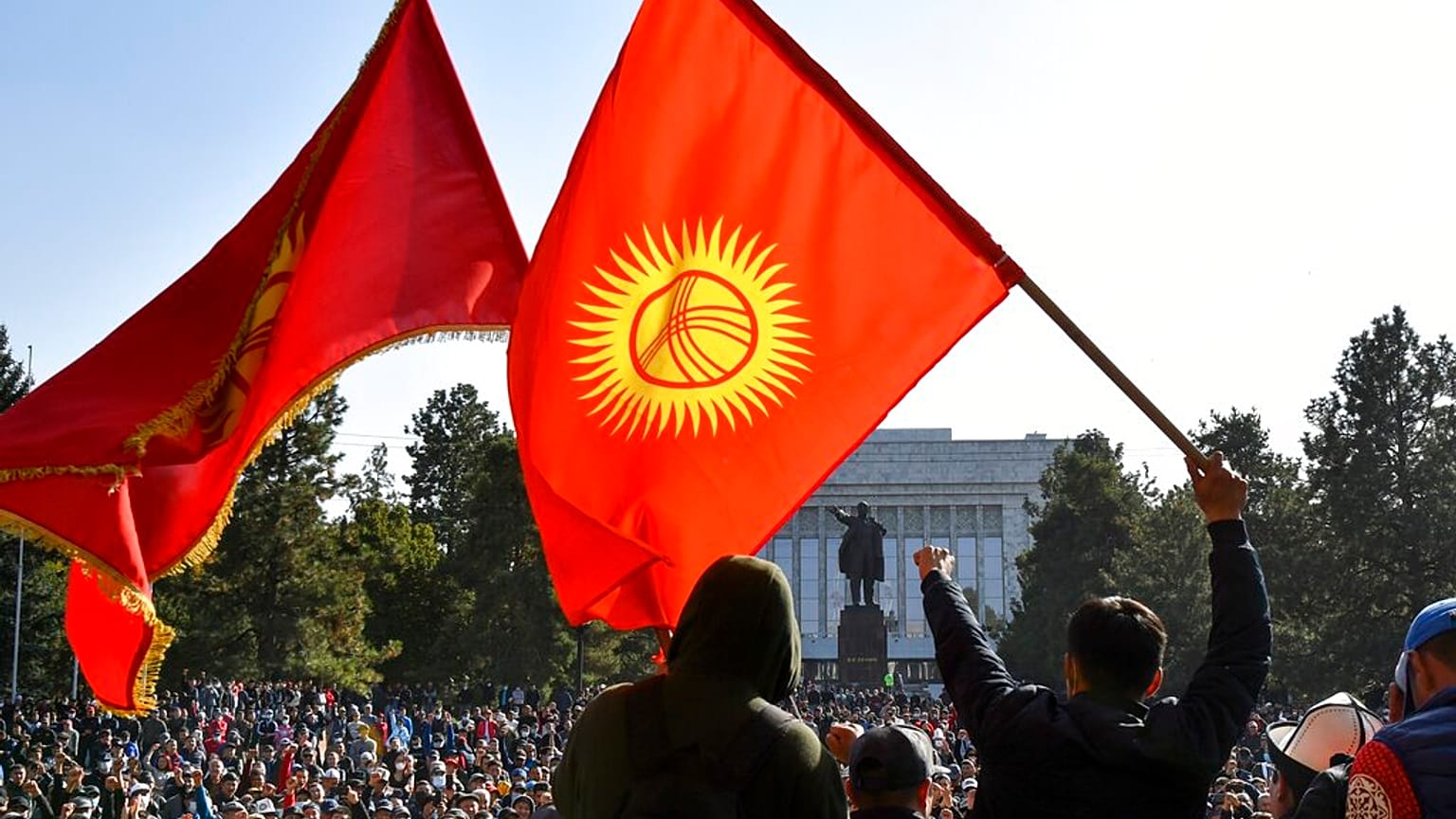 Kırgızistan'da bayrak değişikliği